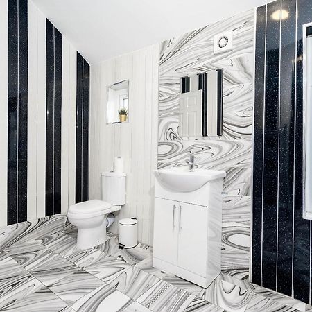 Five Bedroom Townhouse - Near City Centre - Edgbaston - On Street Parking - Wifi - Netflix - 974P バーミンガム エクステリア 写真