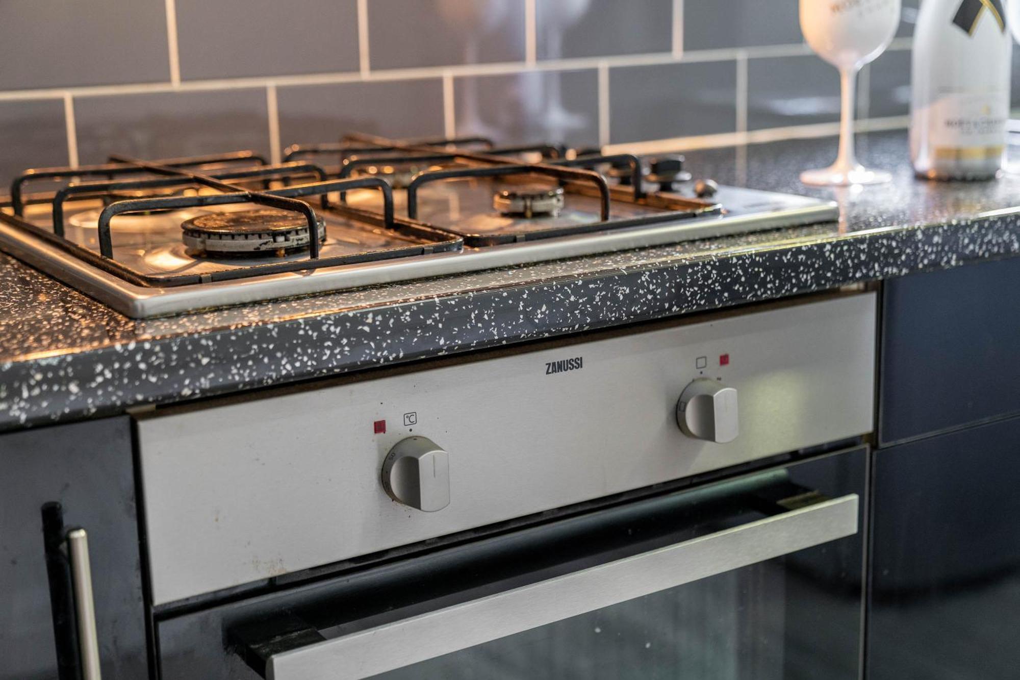 Five Bedroom Townhouse - Near City Centre - Edgbaston - On Street Parking - Wifi - Netflix - 974P バーミンガム エクステリア 写真