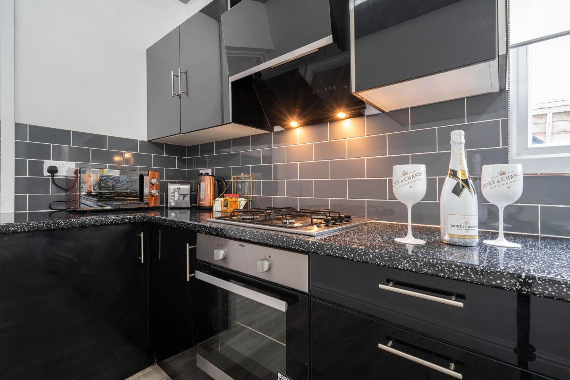 Five Bedroom Townhouse - Near City Centre - Edgbaston - On Street Parking - Wifi - Netflix - 974P バーミンガム エクステリア 写真