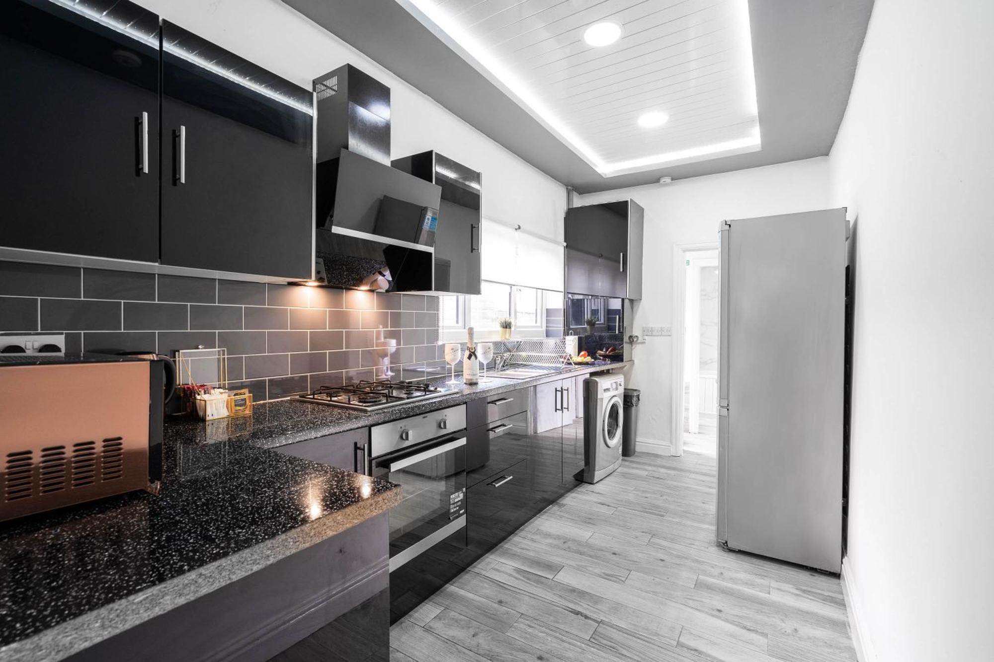 Five Bedroom Townhouse - Near City Centre - Edgbaston - On Street Parking - Wifi - Netflix - 974P バーミンガム エクステリア 写真